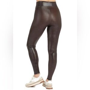 Spanx Faux Leather Croc Shine Brown Leggings Size M Pant in like new condition
